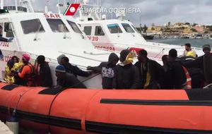 Más de 300 inmigrantes muertos en un naufragio frente a las costas de Italia