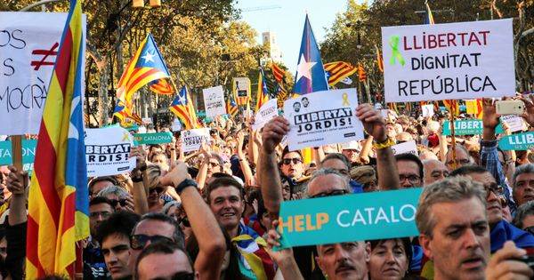 Foto: Manifestación en Barcelona para pedir la libertad de 'los Jordis'. (Reuters)