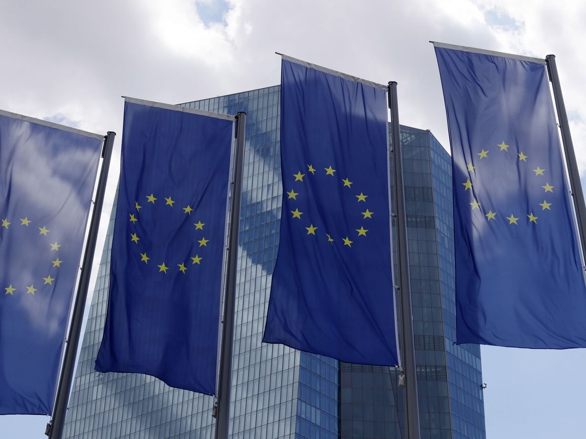 Foto: Banderas de la Unión Europea. (EFE/Ronald Wittek)