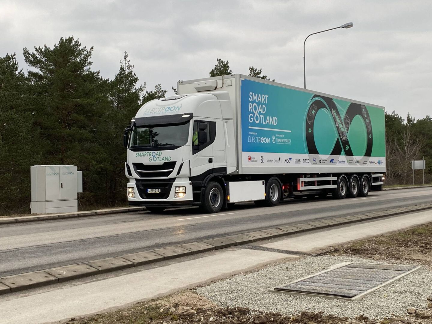 En 2022 se inaugurará en Suecia la primera carretera del mundo con recarga por inducción.