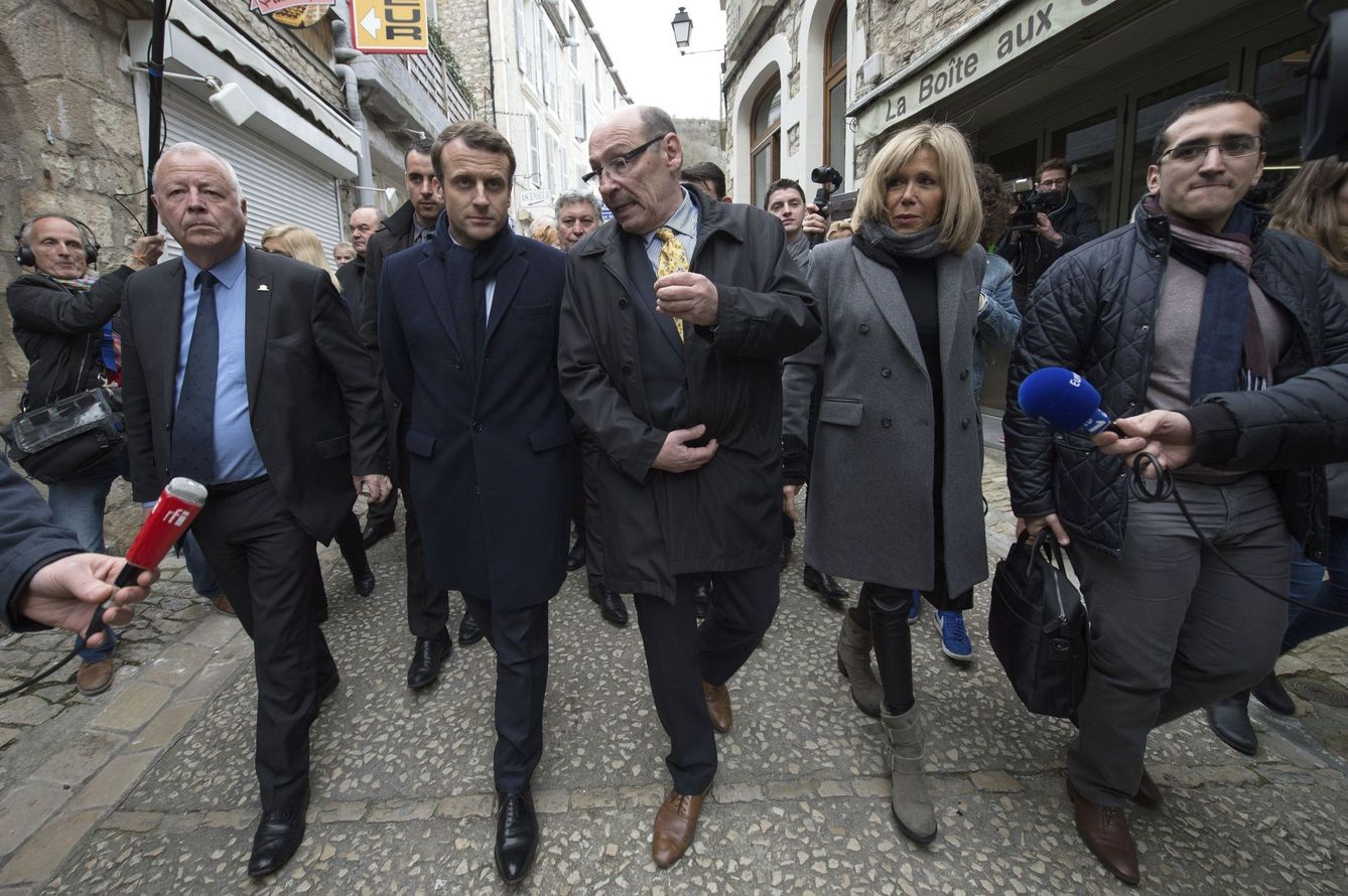 El exministro de Economía y candidato socio-liberal a las presidenciales francesas, Emmanuel Macron, durante su visita a Rocamadour, Francia (Efe).