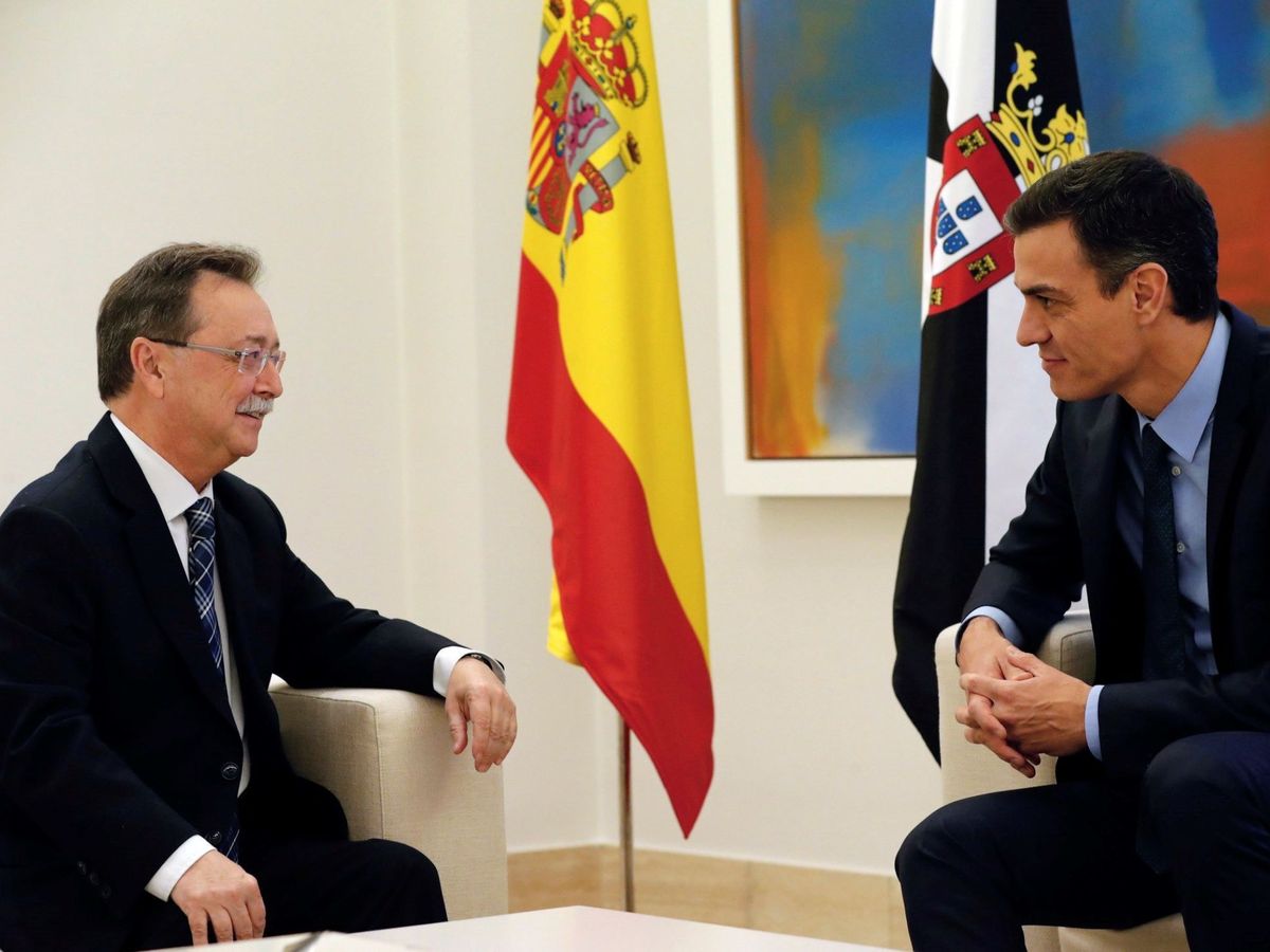 Foto: Pedro Sánchez, durante su reunión con el presidente de Ceuta