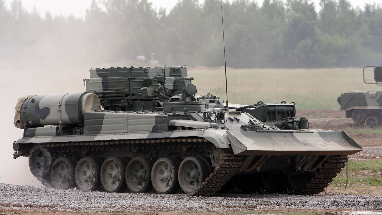 Foto: Un carro de ingenieros BREM-1 basado en el casco de un T-72. (Vitaly V. Kuzmin)