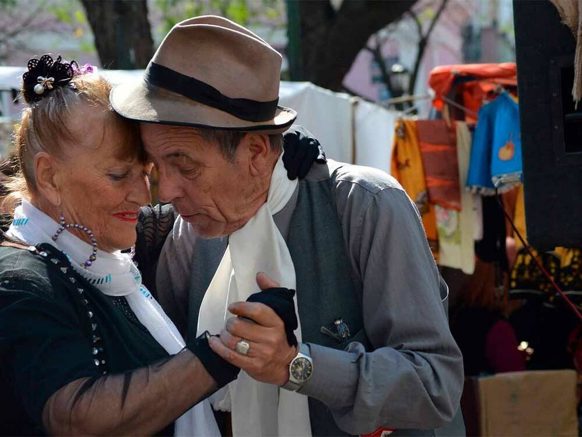 Foto: "¿Quieres bailar un tango conmigo?" La mejor medicina para un abuelo de 84 años (Pixabay)