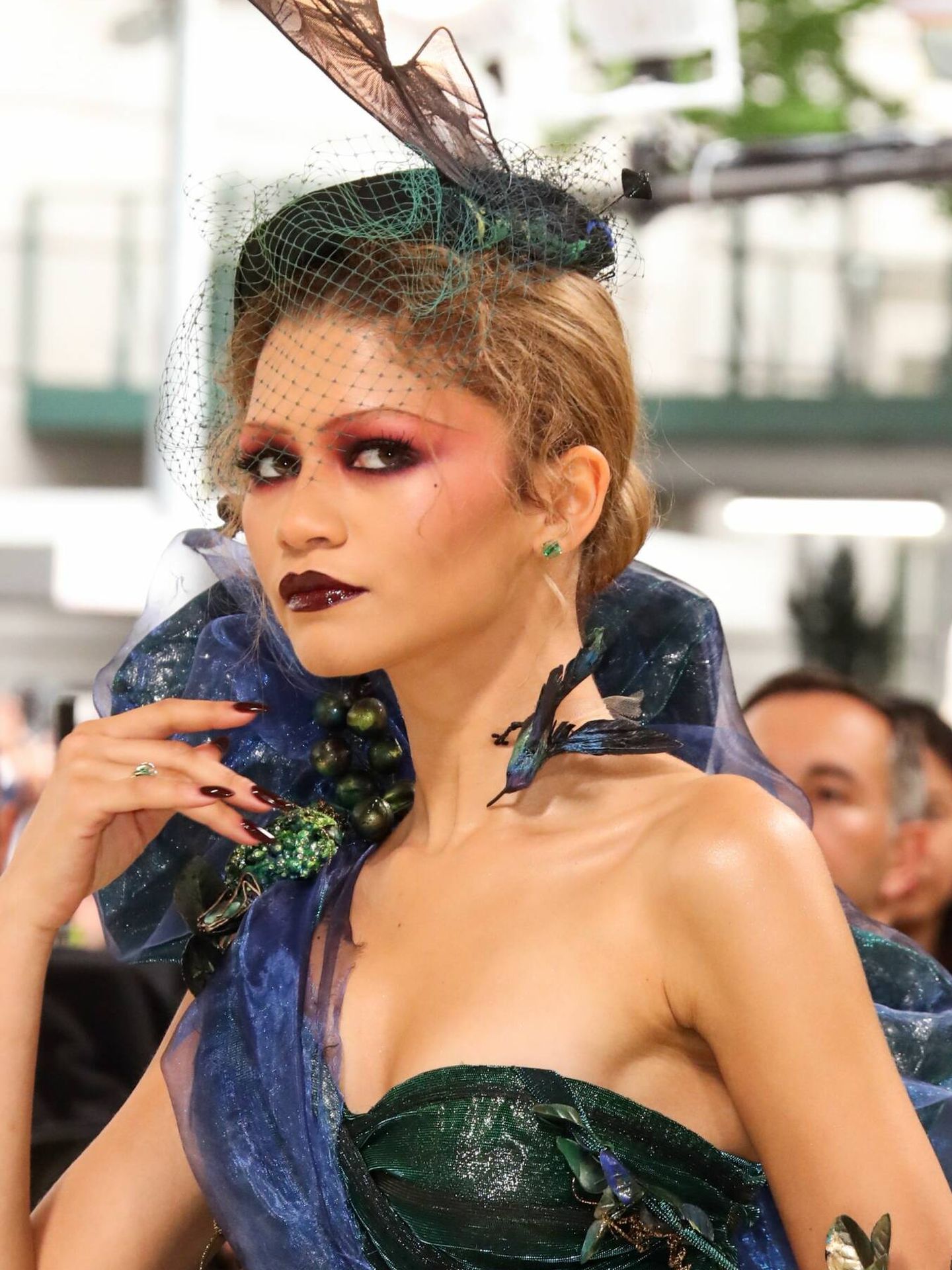 Zendaya con maquillaej tipo años 20 y plus de highlighter en la Gala MET. (Gtres/Matt Baron/Shutterstock)