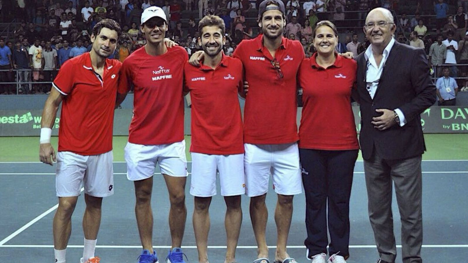 Foto: Ferrer, Nadal, López y Feliciano después de tumbar a la India en la Davis. (EFE)