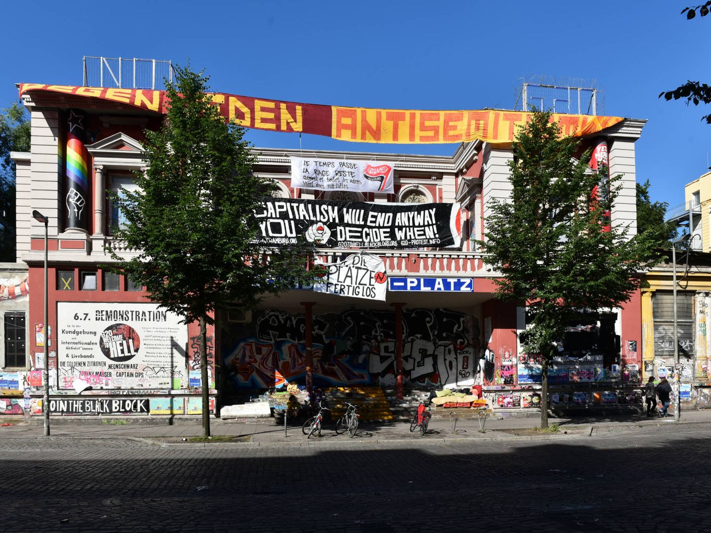 Vista de la fachada de la conocidísima 'Rote Flora', durante las protestas contra el G-20 (Fuente: Wikimedia Commons)
