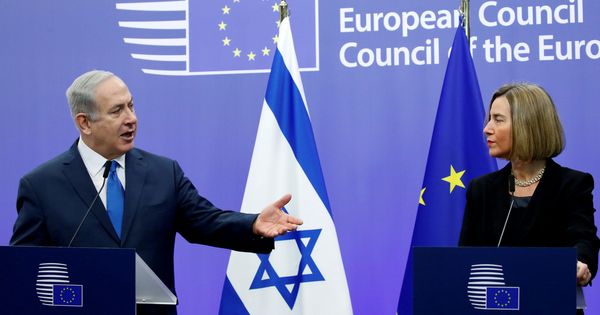 Foto: Benyamín Netanyahu y la jefa de la diplomacia europea, Federica Mogherini, en una rueda de prensa conjunta en Bruselas, el 11 de diciembre de 2017. (Reuters)