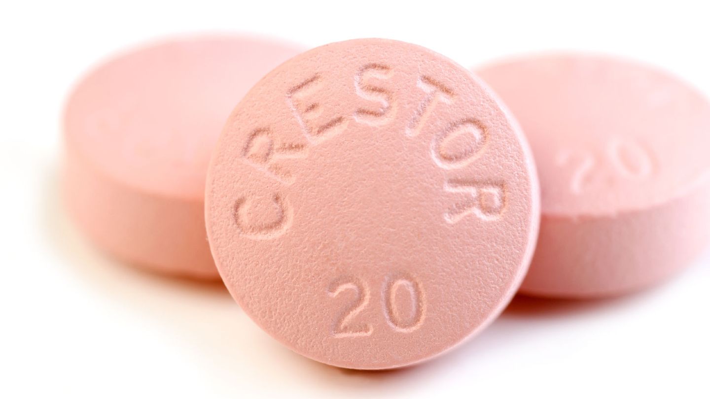 Unas pastillas de 20 mg. de Crestor, que hoy cuenta también con varias presentaciones genéricas. (iStock)