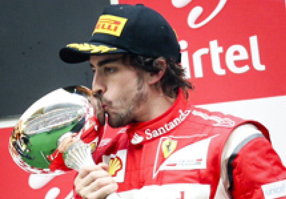 Foto: Un Alonso "contento" con el podio reconoce su error en la salida