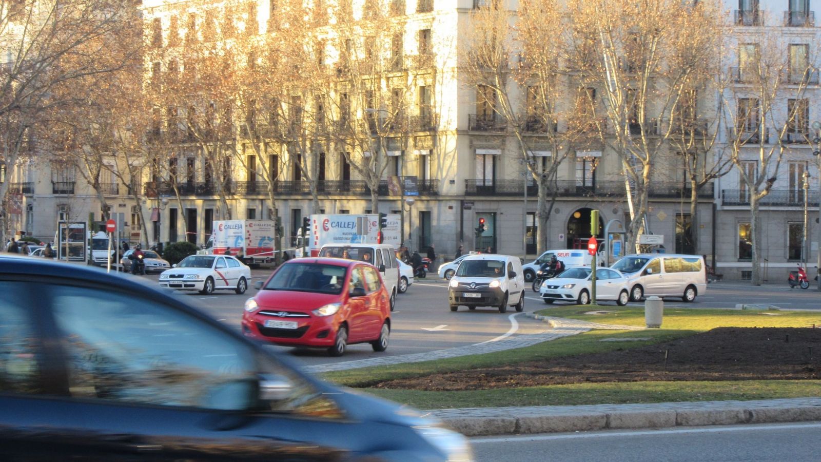 Foto: Tráfico en la capital madrileña. 
