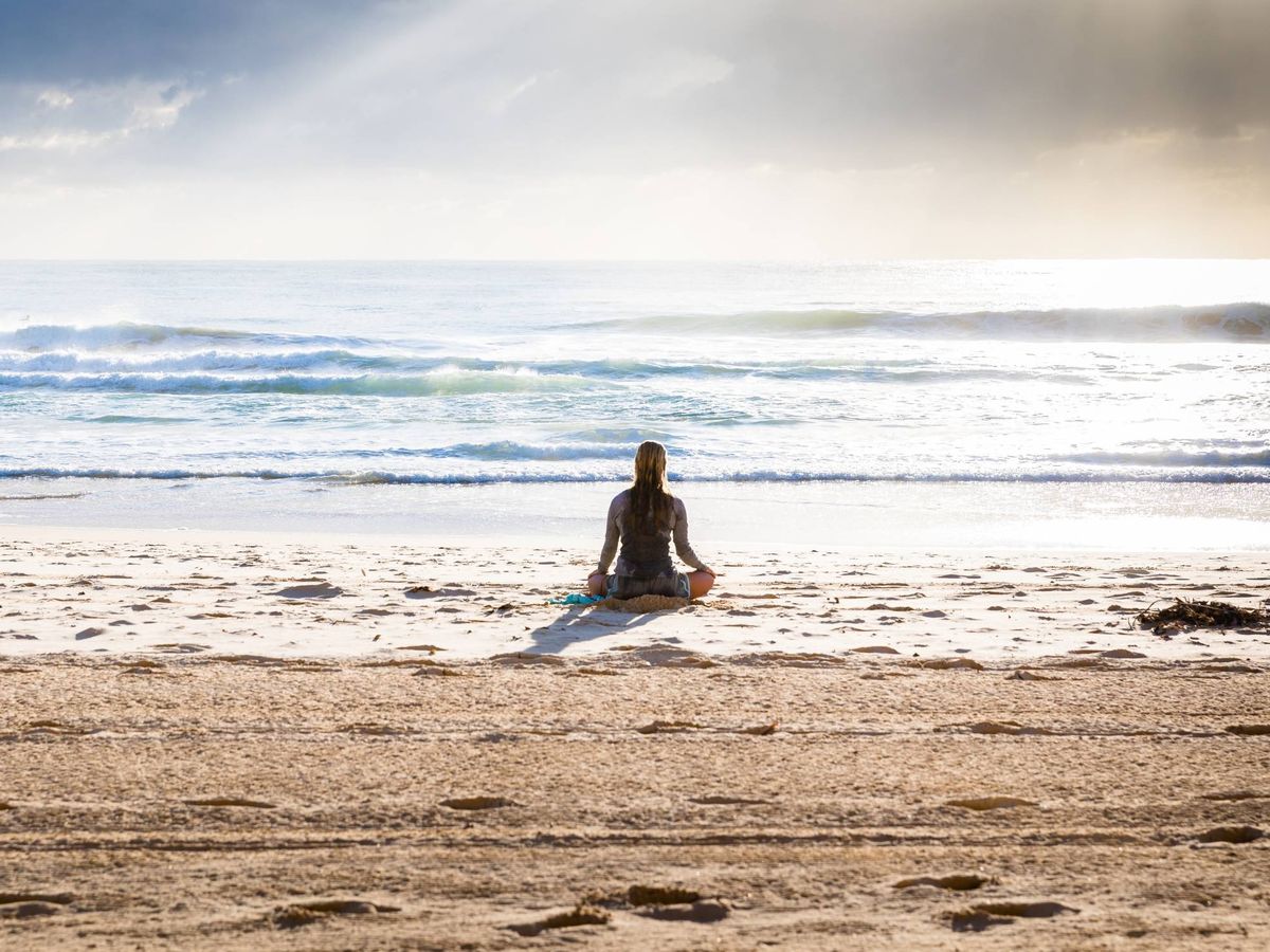 Foto: Calma los nervios con la meditación. (Simon Rae para Unsplash)