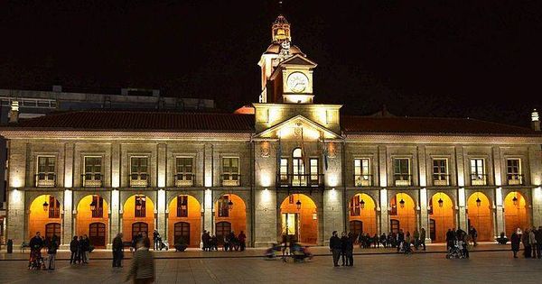 Foto: El Ayuntamiento de Avilés es consumidor directo de energía desde septiembre de 2014. (Gestoso/Wikimedia)