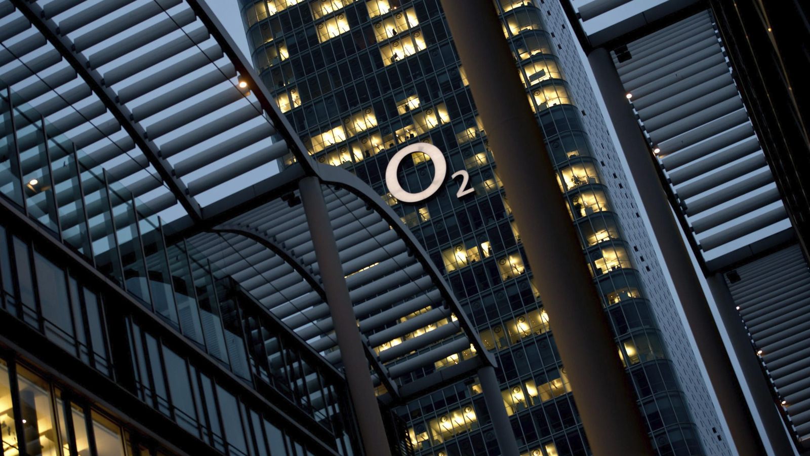 Foto: Imagen del logo del operador de móvil O2. (EFE)
