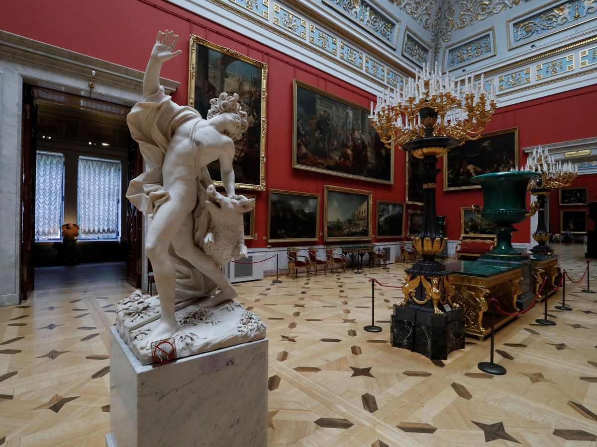 Foto: Vista de una de las salas del Hermitage de San Petersburgo. (EFE/Anatoly Maltsev)