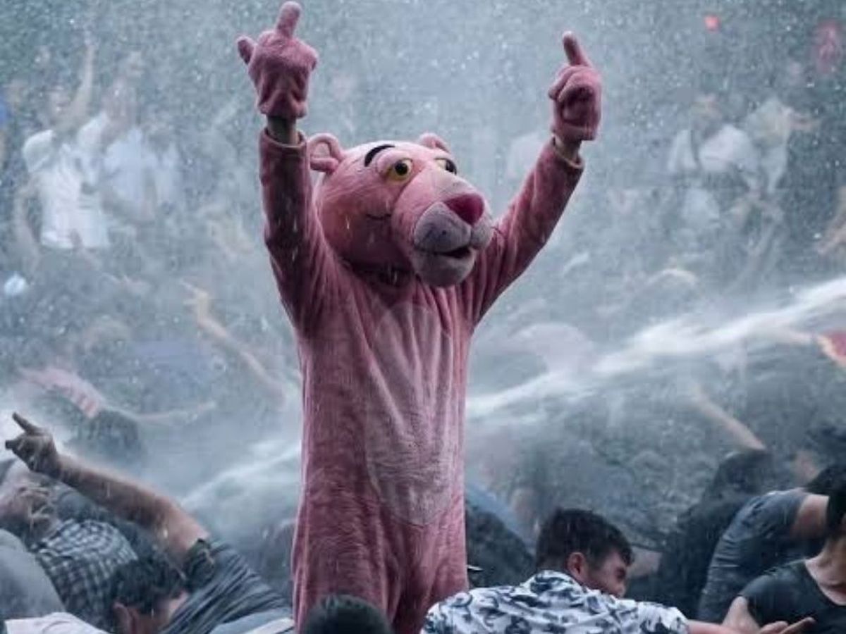 Imagens da Pantera Rosa em protestos na França são identificadas como falsas por ferramentas de IA