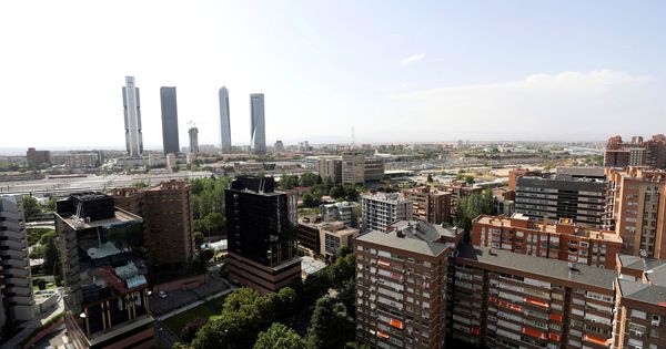 Foto: Vista general de las cuatro torres y el espacio donde arrancará la Operación Chamartín (Efe)