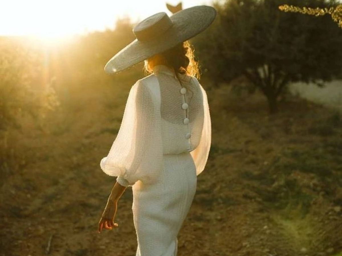 Foto: Una novia con sombrero. (Instagram/ @luisinfantesofficial)