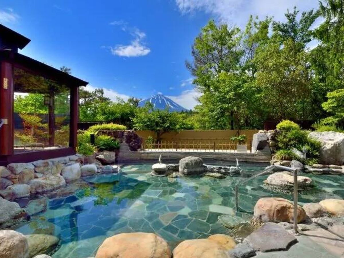 Foto: El método japonés milenario para bajar la tensión es el baño onsen. (Fuji Chounoyu Yurari/Cortesía)