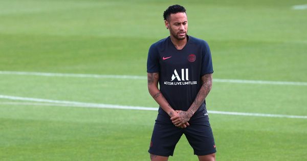 Foto: Neymar durante el entrenamiento de este sábado con el PSG.