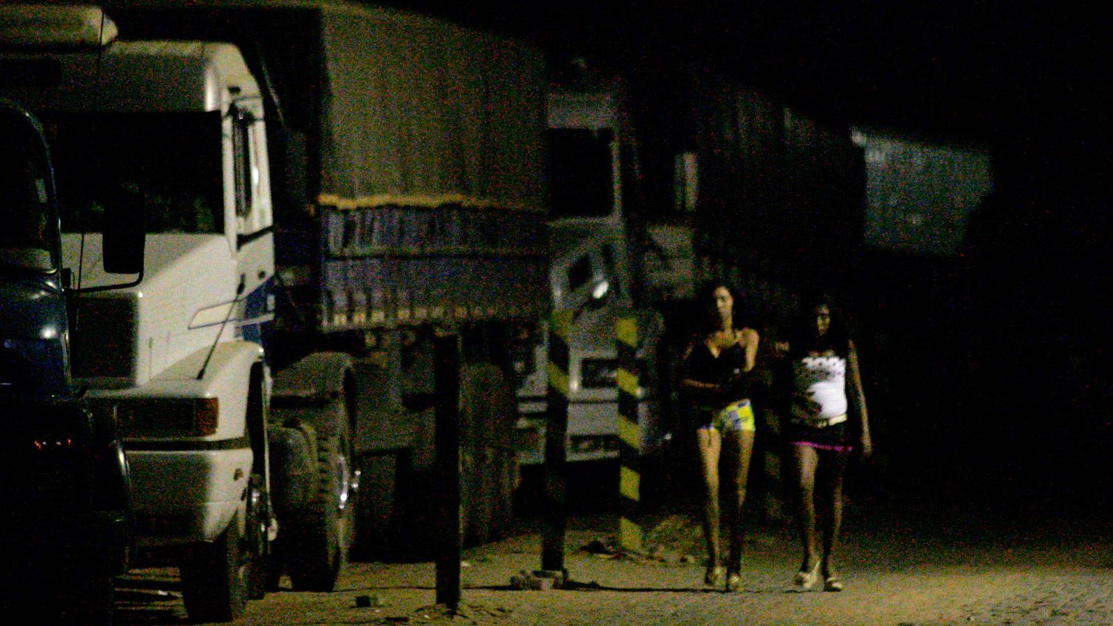 Foto: Prostitutas brasileñas en una gasolinera en Teresina, en el noreste del país (Reuters).