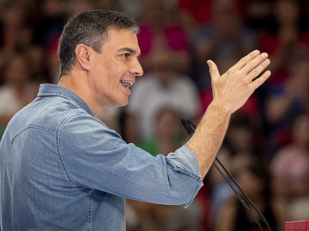 Foto: El presidente del Gobierno, Pedro Sánchez, en el mitin de Murcia de ayer. (EFE/Marcial Guillén)