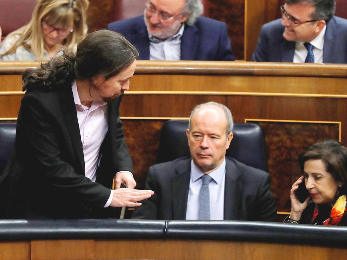 Foto: El vicepresidente segundo, Pablo Iglesias, junto al ministro de Justicia, Juan Carlos Campo, en el Congreso. (EFE)