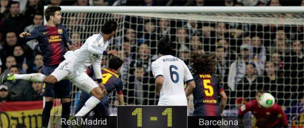 Foto: Varane llega a tiempo para salvar a un Real Madrid que plantó cara al Barcelona