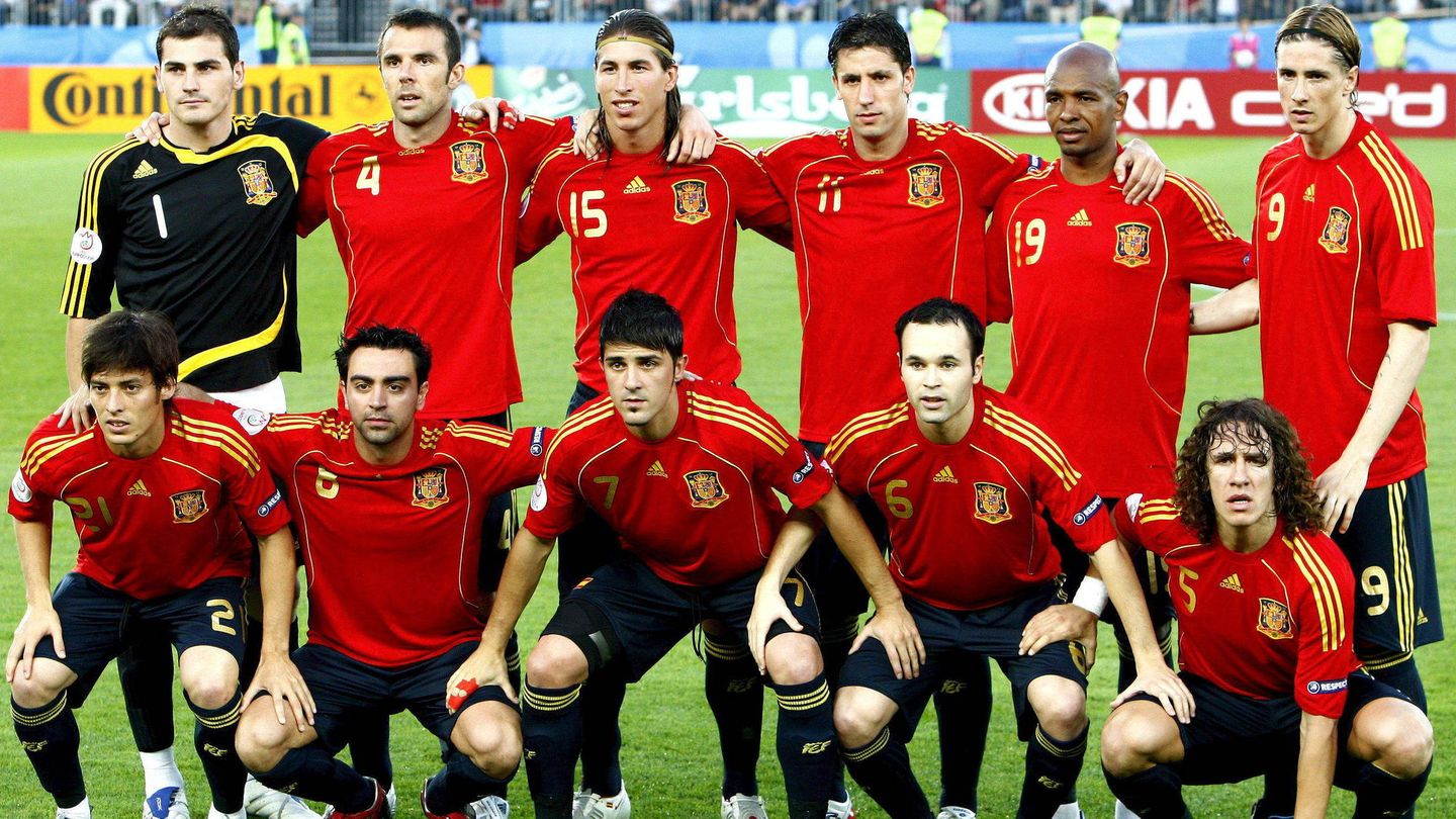 El XI español antes de enfrentarse a Italia en los cuartos de final de la Eurocopa de 2008. (Efe)