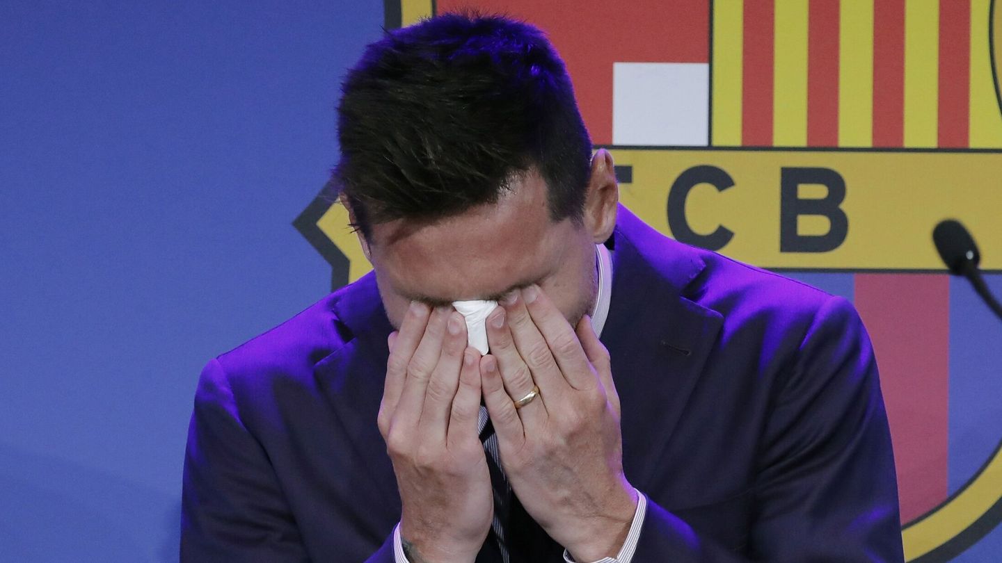 Leo Messi llora la despedirse de la afición blaugrana. (EFE)