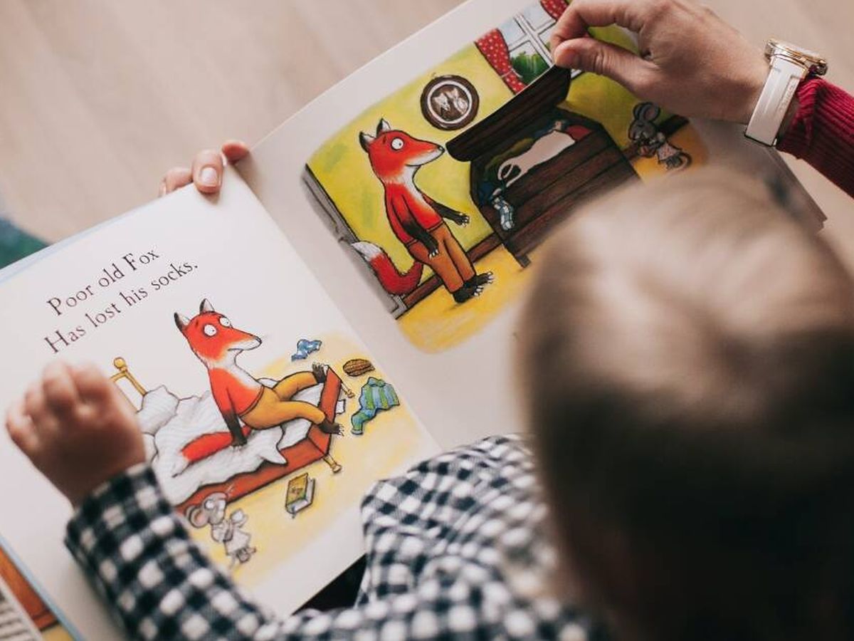 Foto: El importante motivo por el que no deberíamos edulcorar los cuentos infantiles. (Pexels/ Lina Kivaka)