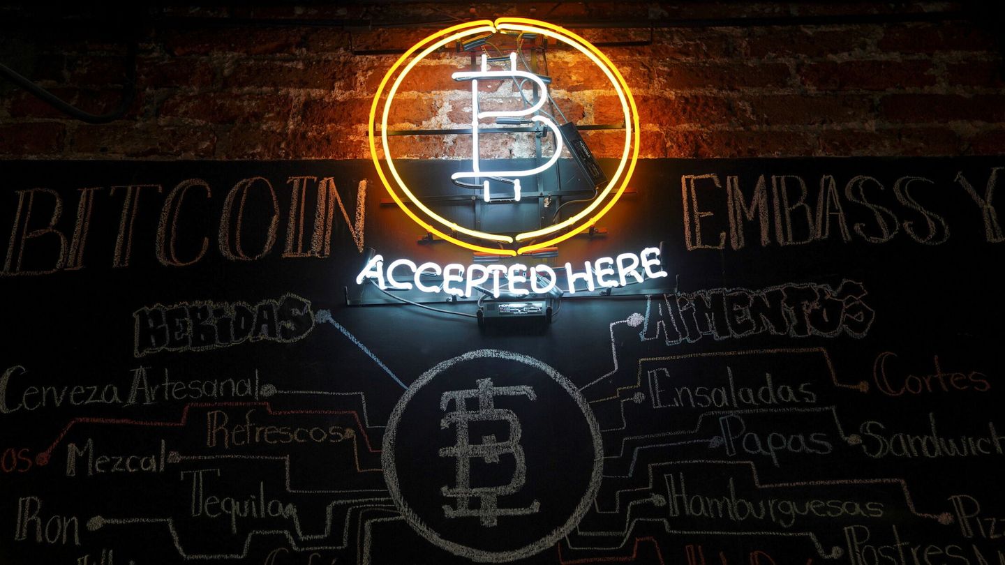 El bitcoin alcanzó su valor máximo en abril de 2021 (Reuters/Toya Sarno Jordan)