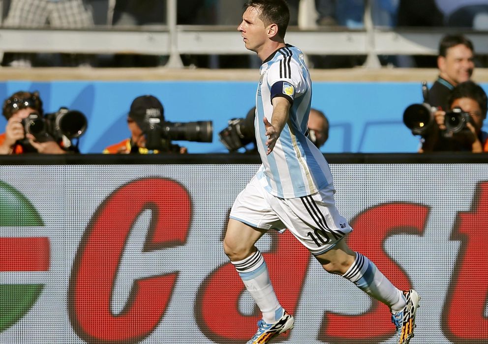 Foto: Messi estuvo muy desaparecido en todo el partido, pero apareció para meter a Argentina en octavos (Reuters).