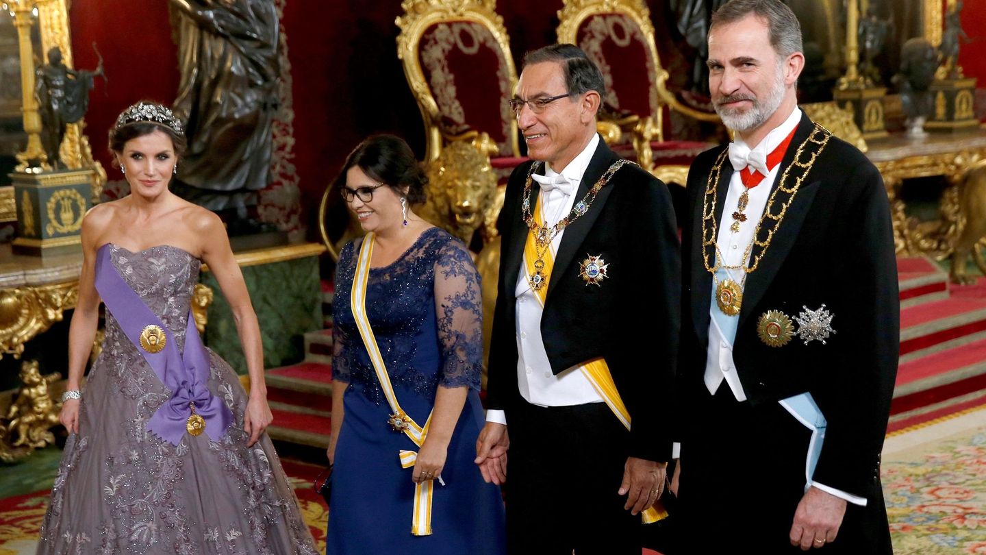 Los Reyes, con el matrimonio peruano en 2019. (EFE)