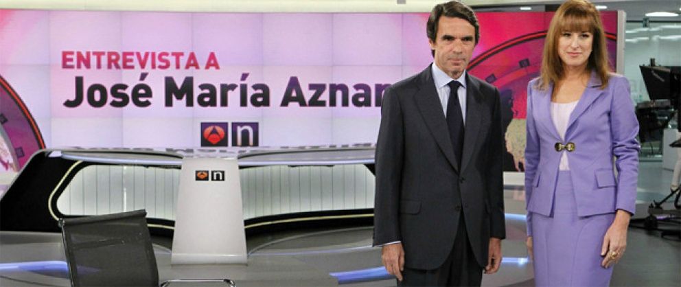 Foto: Aznar le estalla a Rajoy en las manos