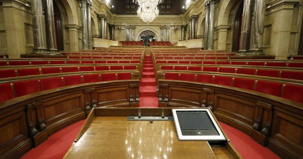 Foto: Vista del hemiciclo del Parlament de Cataluña. (EFE)