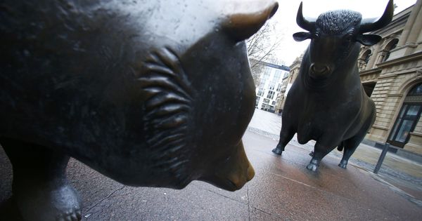 Foto: Figuras del toro y el oso que simbolizan los valores alcistas y bajistas de la Bolsa.(Reuters)