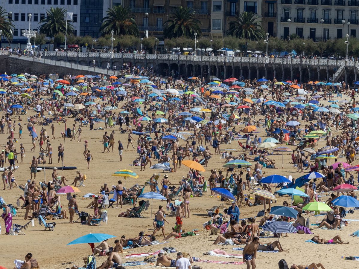 Foto: Esta es la mejor playa de España (y de Europa) para ir este verano (EFE/Javi Colmenero)