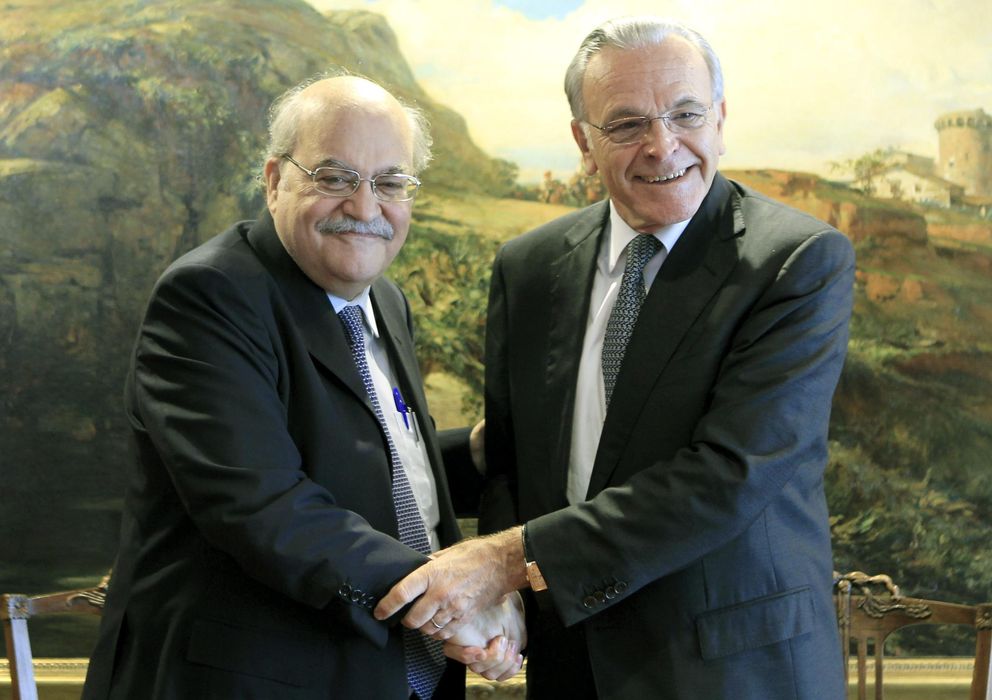 Foto: El 'conseller' de Economía, Andreu Mas-Colell (i), y el presidente de La Caixa, Isidre Fainé (EFE)