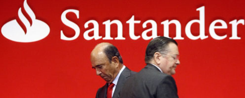 Foto: Los ‘indignados’ toman la palabra en la Junta de Santander para mostrar su repulsa al sistema financiero