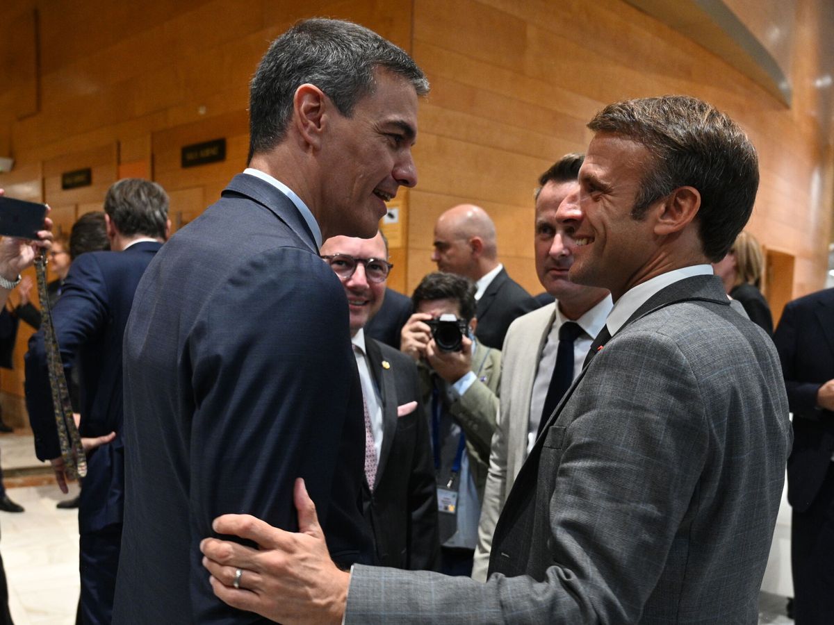 Foto: Pedro Sánchez y Emmanuel Macron en la cumbre de Granada. (EFE/Moncloa/Borja Puig de la Bellacasa)