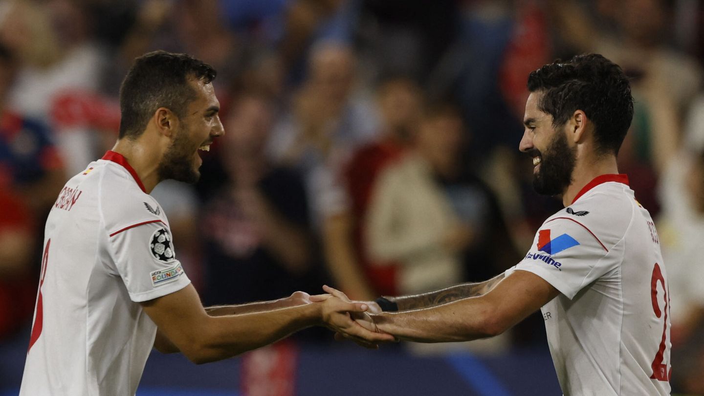 Isco celebra el gol con Jordán. (Reuters/Marcelo del Pozo)