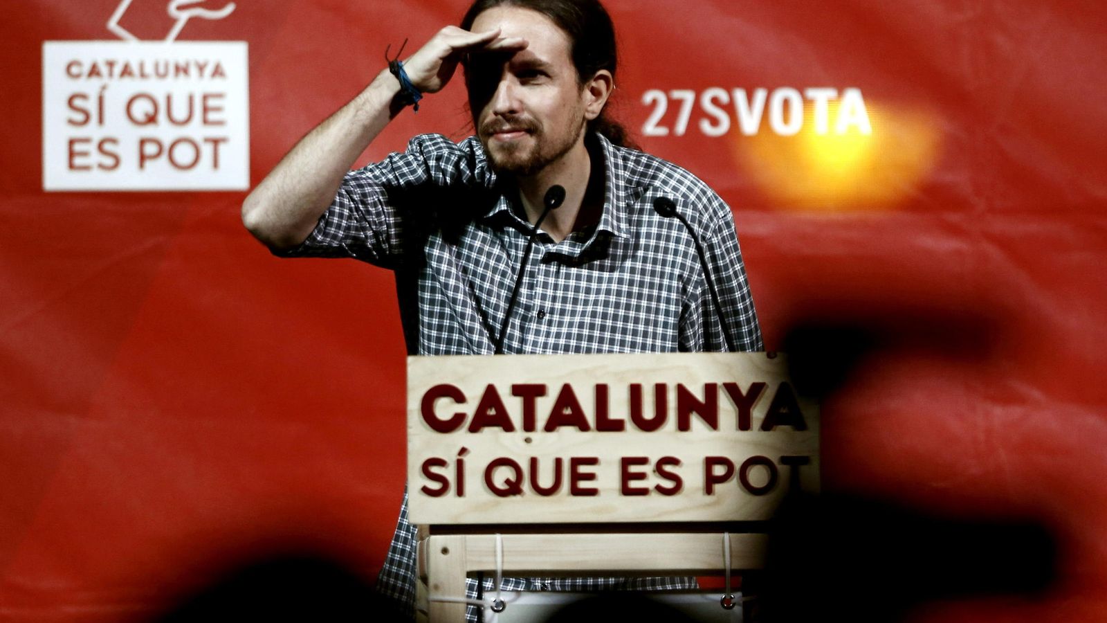 Foto: El secretario general de Podemos, Pablo Iglesias durante su intervencion en el mitin celebrado en Barcelona. (Efe)