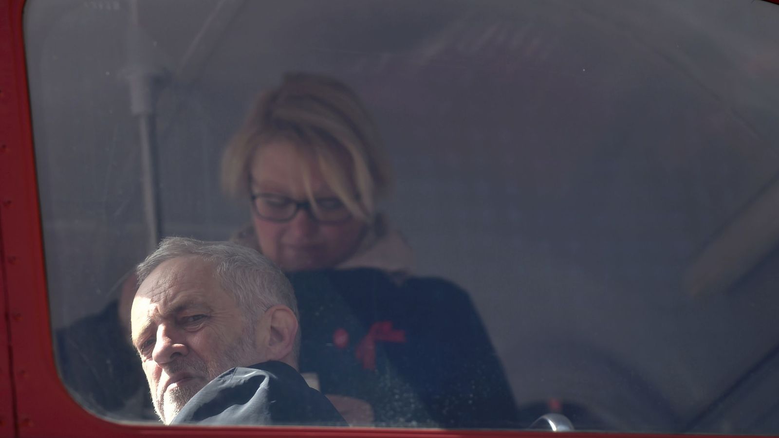 Foto: Jeremy Corbyn, momentos antes de dar un discurso durante el Primero de Mayo en Londres (Reuters)