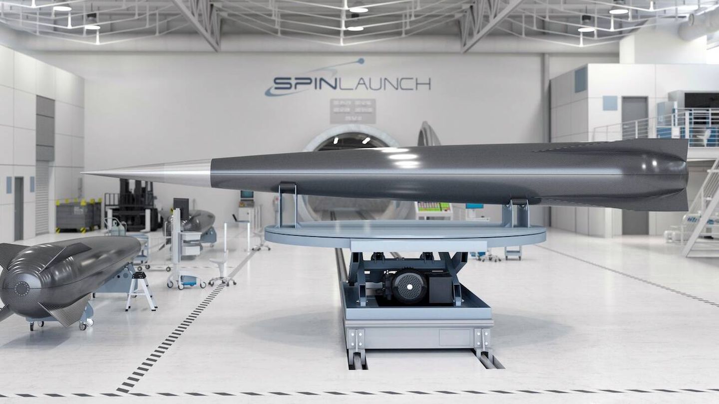 Hangar de Spinlaunch con una de sus cápsulas de lanzamiento (Spinlaunch)
