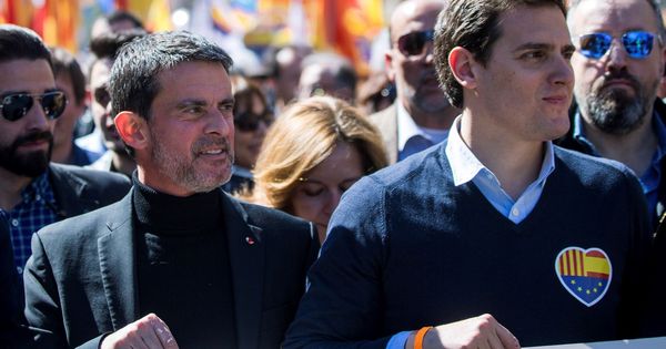 Foto: El presidente de Ciudadanos, Albert Rivera, junto al ex primer ministro socialista francés, Manuel Valls. (EFE)