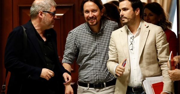 Foto: El secretario general de Podemos, Pablo Iglesias (c), junto al coordinador federal de IU, Alberto Garzón (d) y el líder de CCOO, Unai Sordo. (EFE)