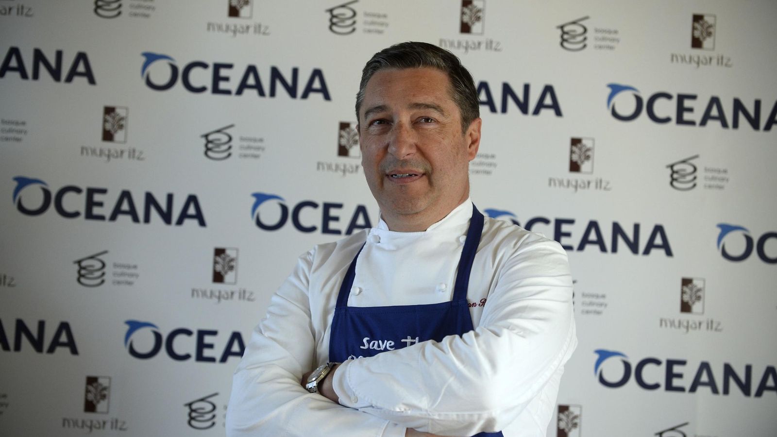 Foto: El chef Juan Roca posa durante la presentación de la campaña 'Save the Ocean. Feed the World' en San Sebastián. (Reuters/Vincent West)