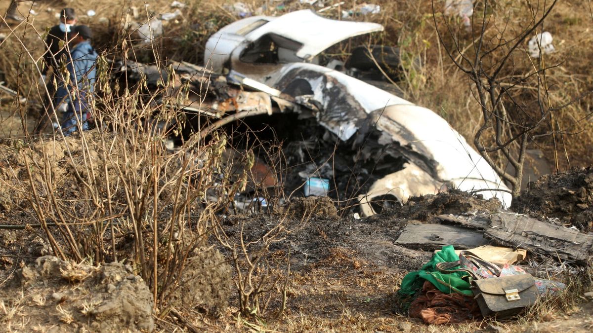 Al menos cinco muertos al estrellarse un avión con 19 personas a bordo en Nepal
