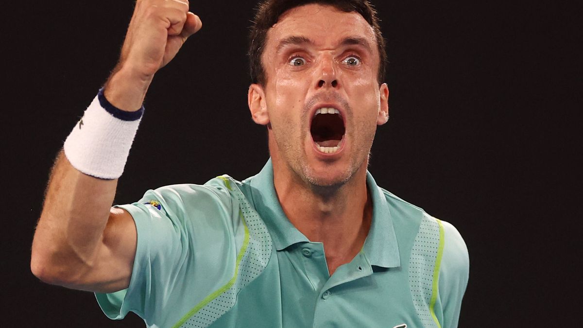 Bautista acaba con un Murray fundido y Djokovic avanza en el Open de Australia